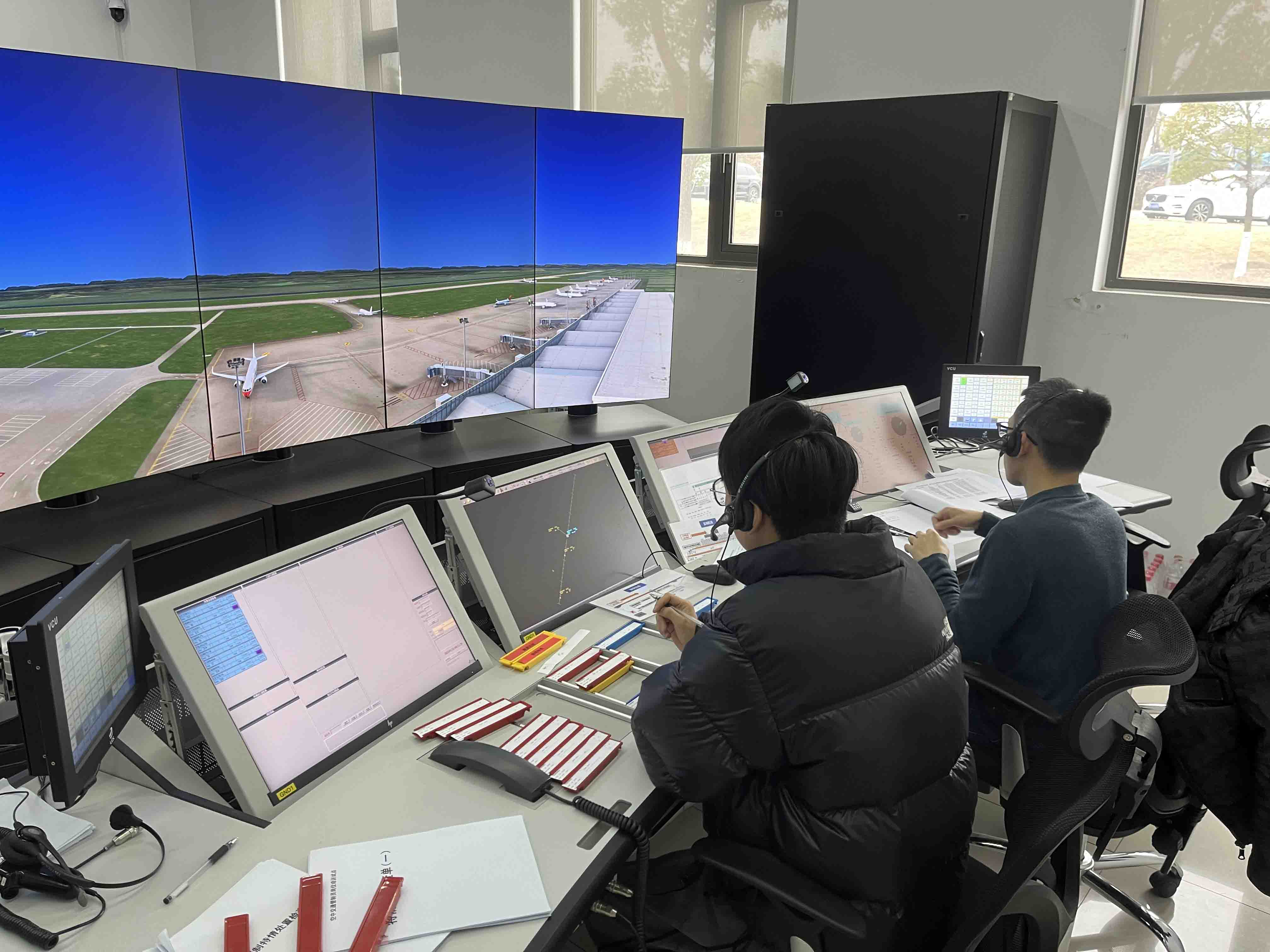 浙江航空產學研基地新年迎來首批管制員執照考試